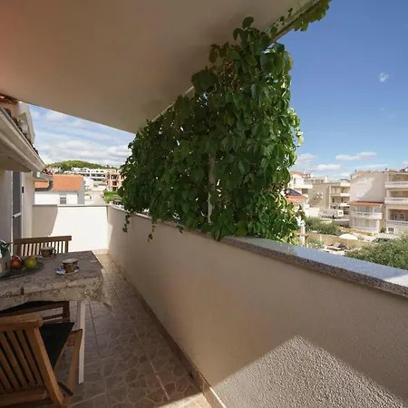 House Rina - 2 Apartment Vodice